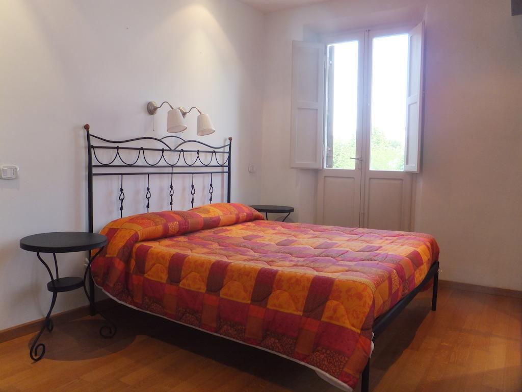 B&B La Luna Dal Borgo Jesi Værelse billede